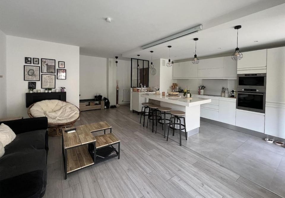 Menton - 4 persons - 10 minutes to beaches - bright apartment Apartment in Menton