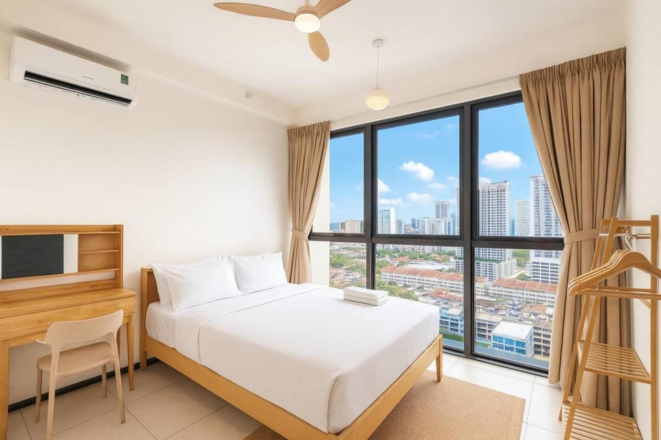 【Japandi】Sunrise CityView | Premium HairDryer 167 Apartment in George Town