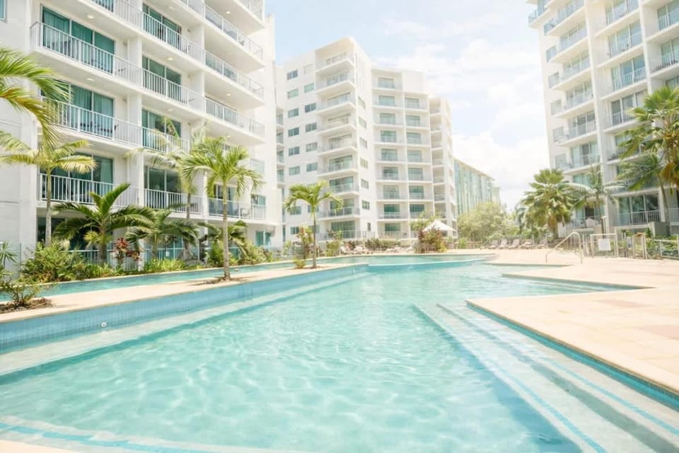 Luxury Coral Coast Retreat - Waterfront 3BR Apartment in Cairns