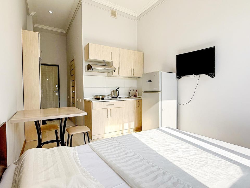 Bed, TV and multimedia, kitchen
