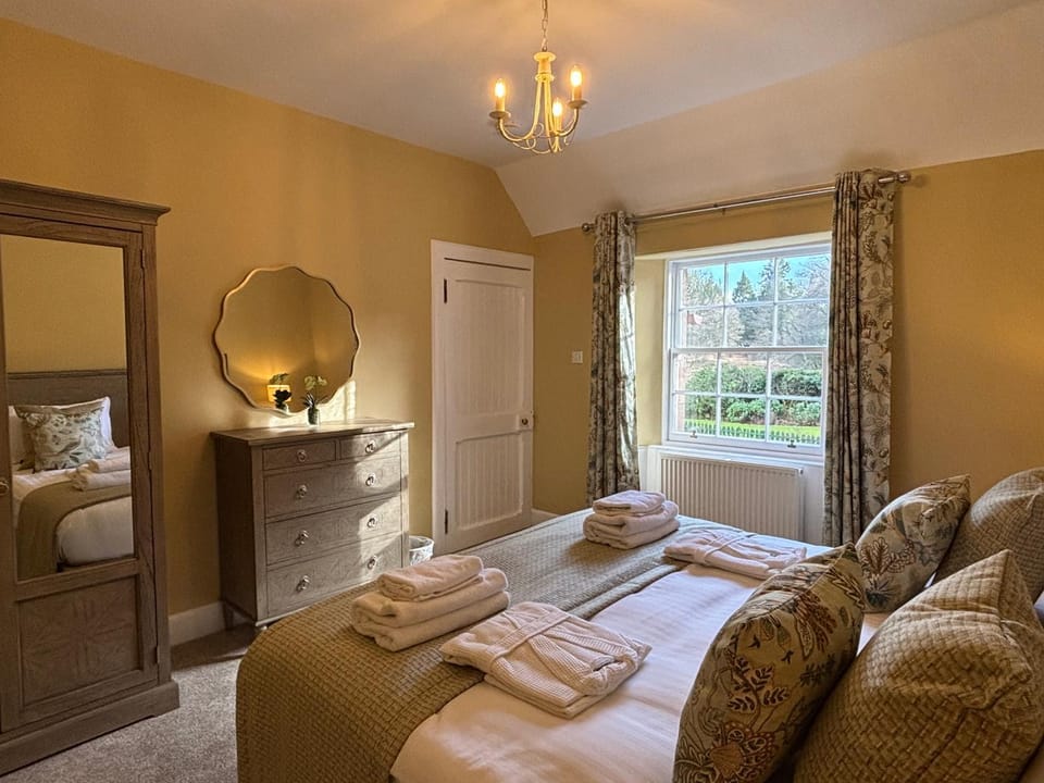 Bed, Bedroom, towels, wardrobe