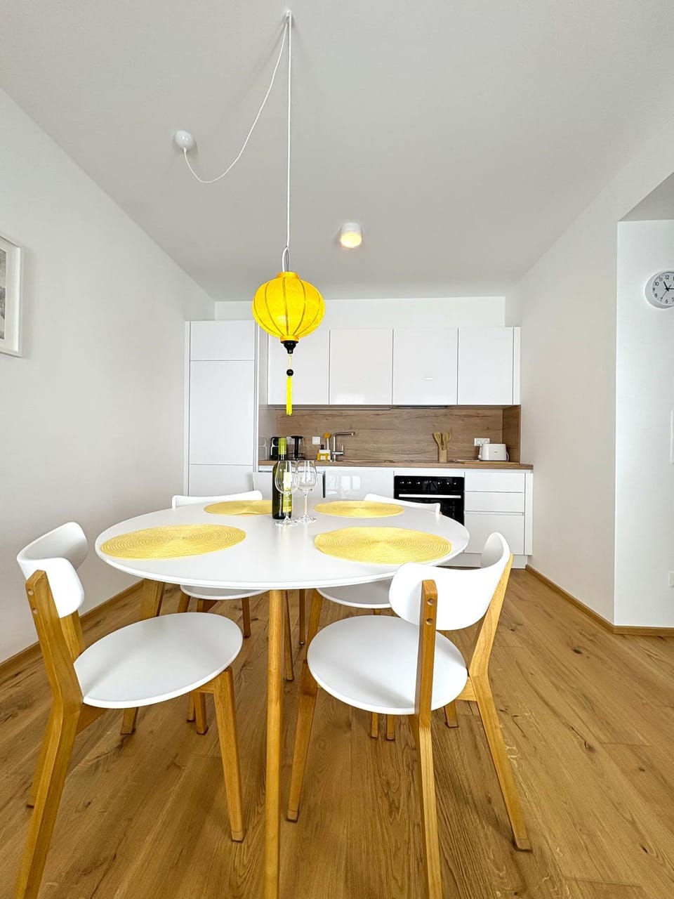 Dining area, kitchen