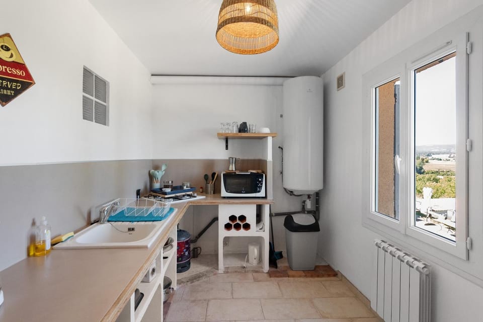 Kitchen or kitchenette, Living room