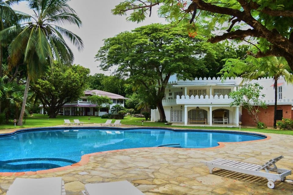 Oceanfront Escape, 2Bedroom, Casuarina Malindi Apartment in Malindi
