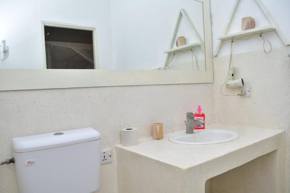 Oceanfront Escape, 2Bedroom, Casuarina Malindi Apartment in Malindi