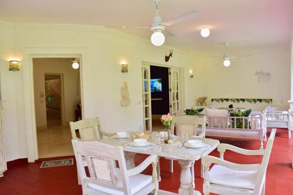 Oceanfront Escape, 2Bedroom, Casuarina Malindi Apartment in Malindi