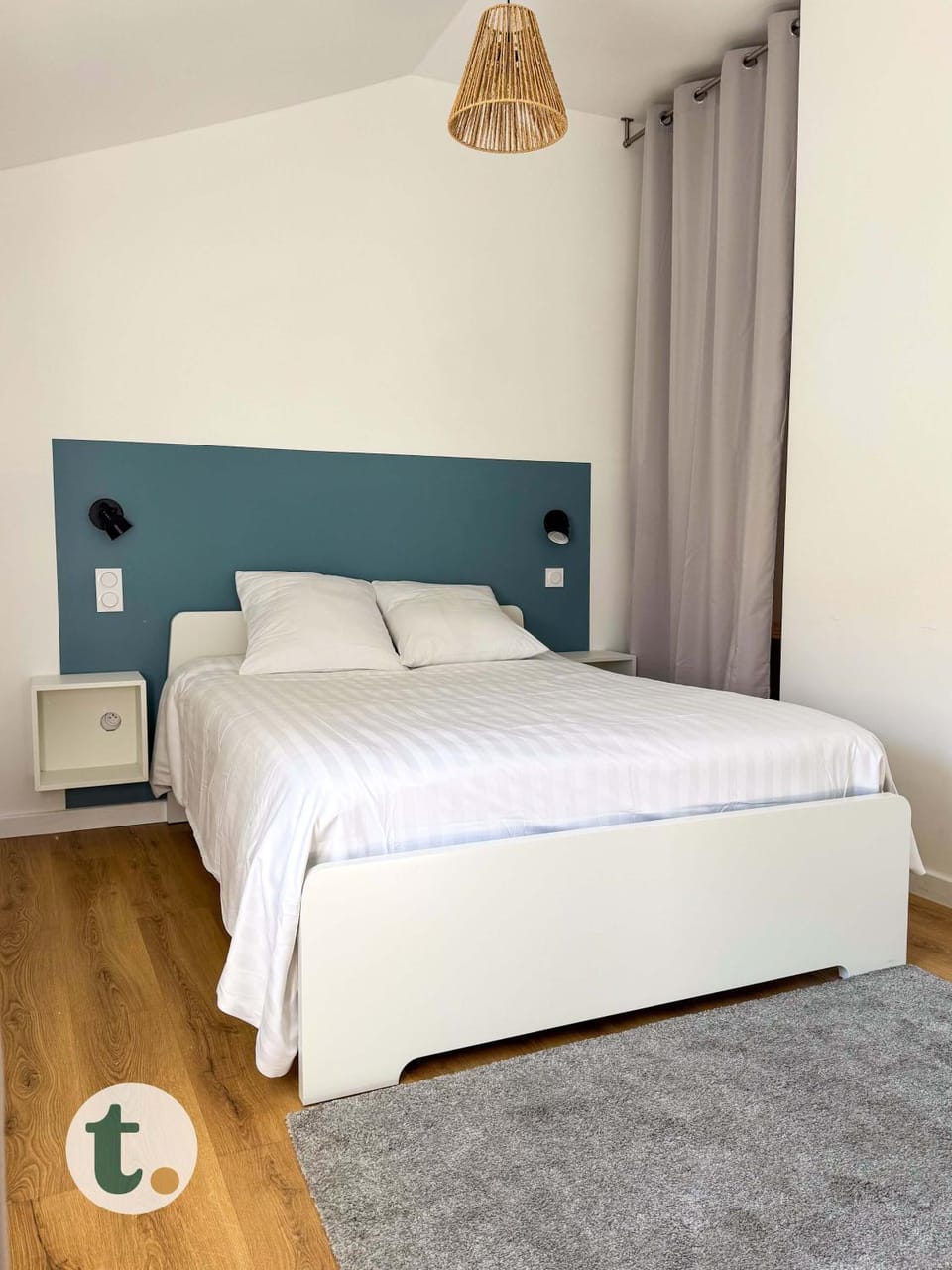 Bed, Photo of the whole room, Bedroom