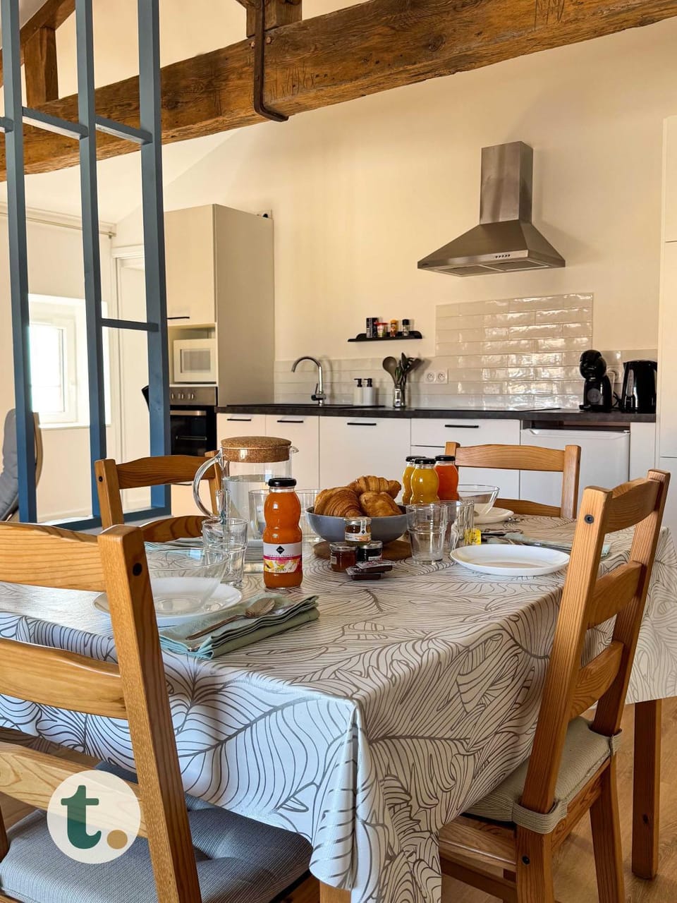 Dining area, Food