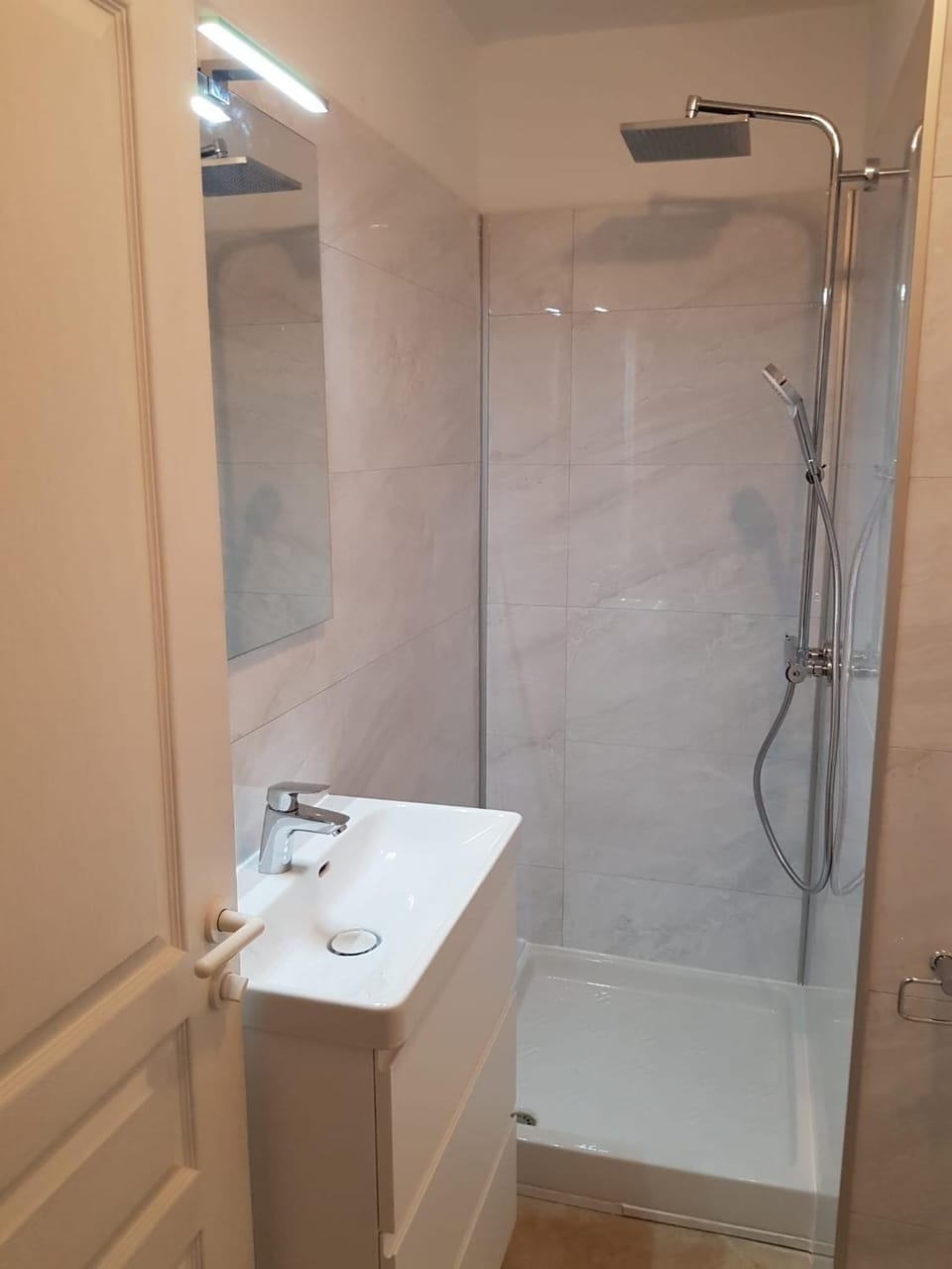 Bathroom, Living room