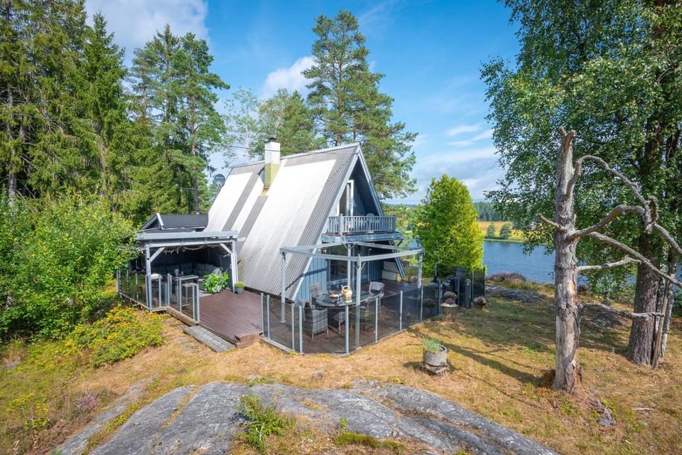 Property building, Spring, Day, Natural landscape, Lake view