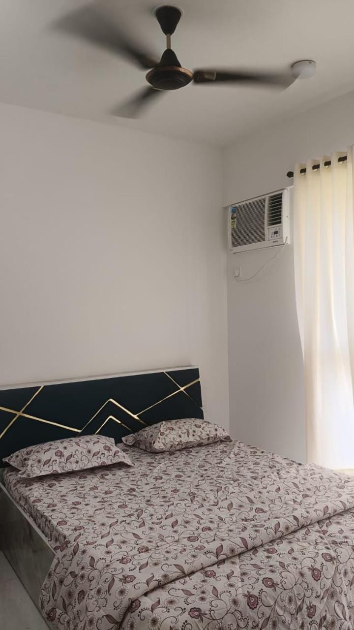Sunset Luxe Stay in Heart of Thane Apartment in Thane