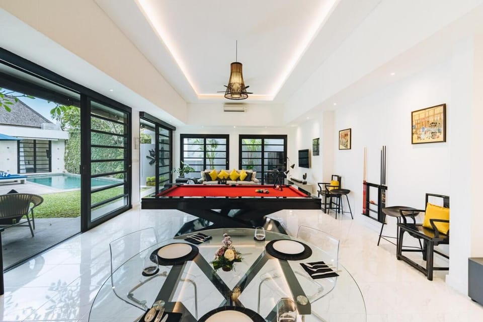 Luxury 1BR Pool Villa Bali-Pool Table-Garden Villa in North Kuta