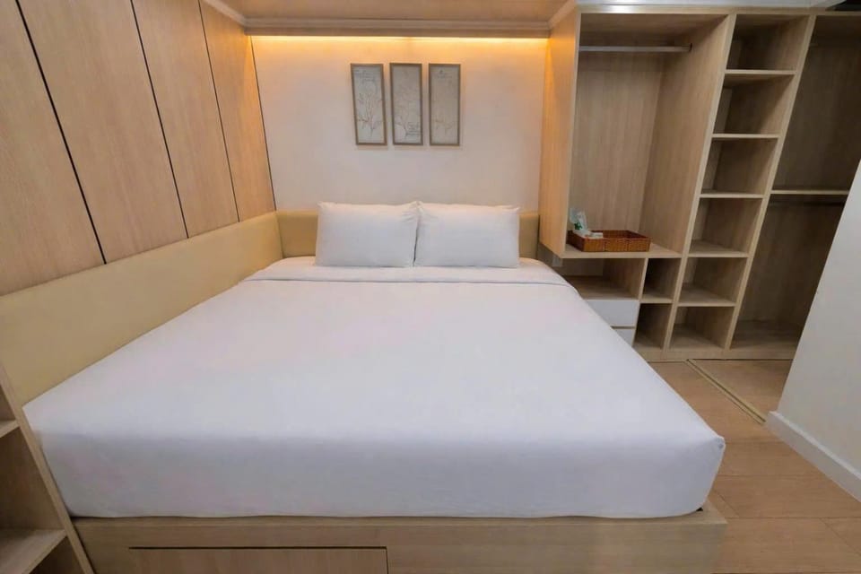 Bedroom, wardrobe