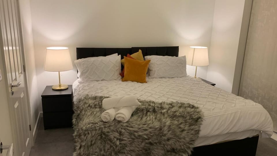 Bed, Photo of the whole room, Bedroom, furniture, towels