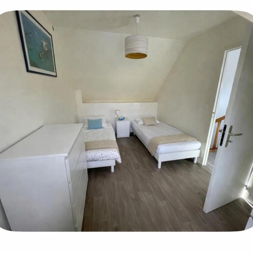 charmant penty plage et commerce a pied House in Fouesnant