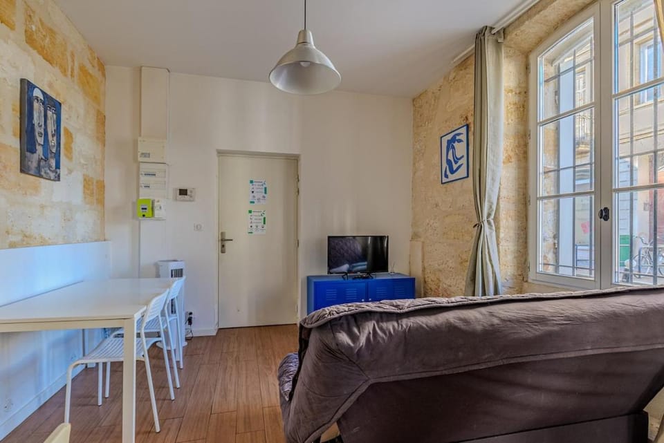 Marceau - T2 avec 1 Chambre 1 Salle de Bain et 1 Canapé Lit Apartment in Bordeaux