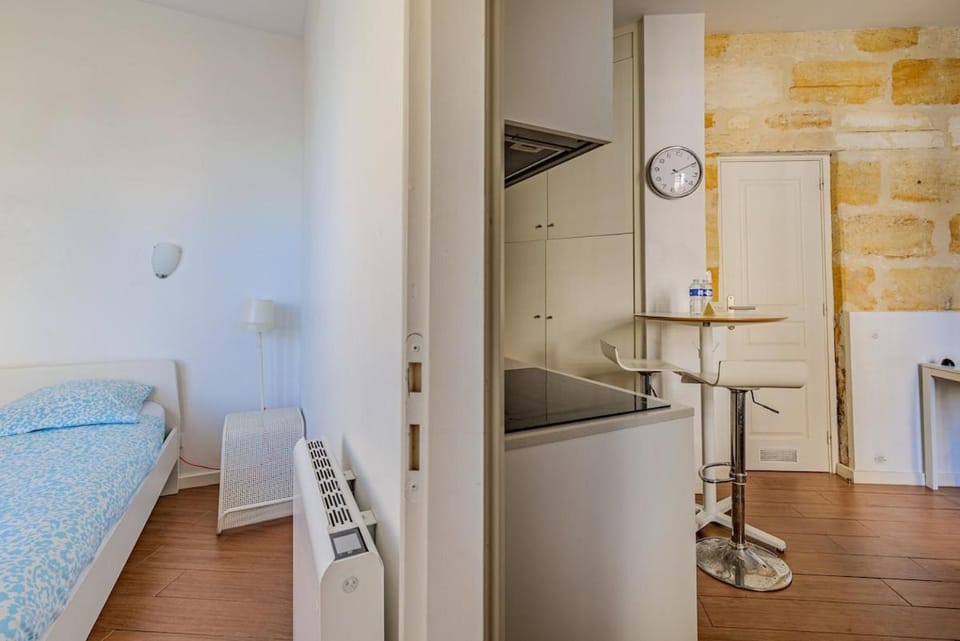 Marceau - T2 avec 1 Chambre 1 Salle de Bain et 1 Canapé Lit Apartment in Bordeaux