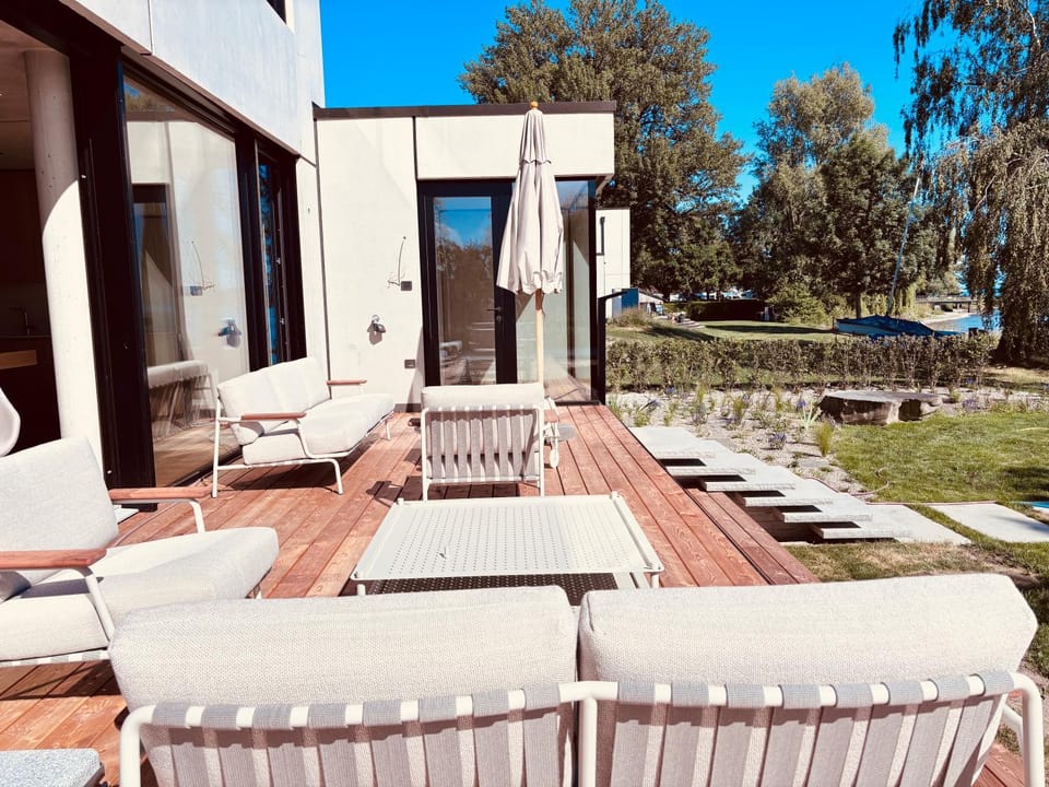 LAKE Villa Qbify - private lakeside living - eigener Strand Villa in Konstanz