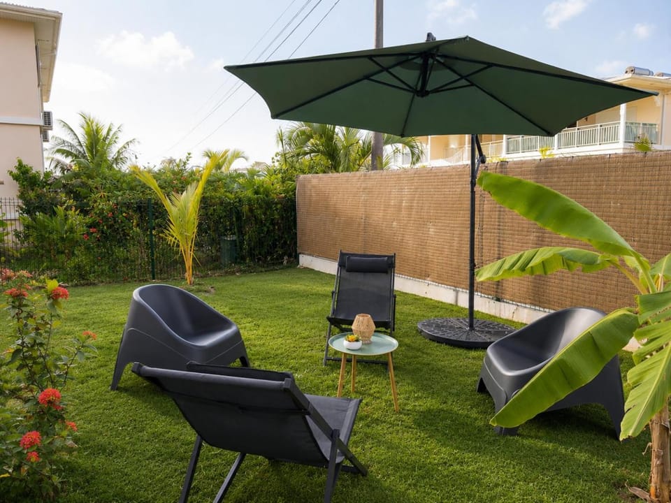 Horizon Créole Tropical Garden & Balcony Apartment in Les Trois-Îlets