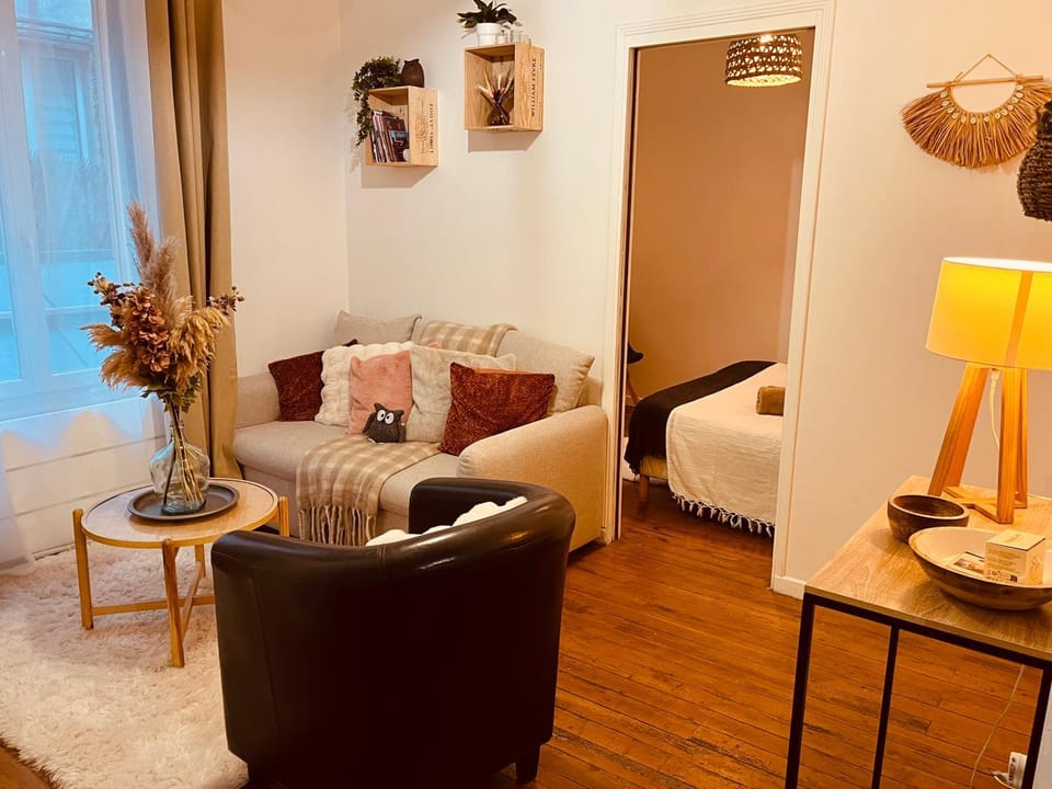 Living room, Seating area, Bedroom