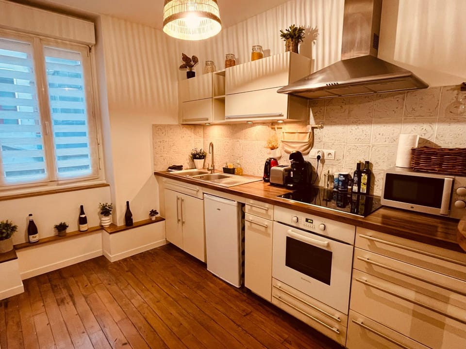 Kitchen or kitchenette, stove, stove, kitchen