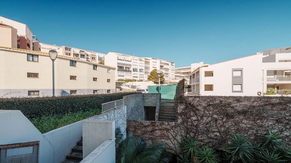 Property building, Facade/entrance, Off site