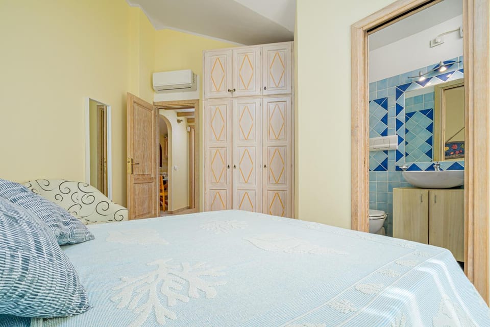 Bathroom, Living room
