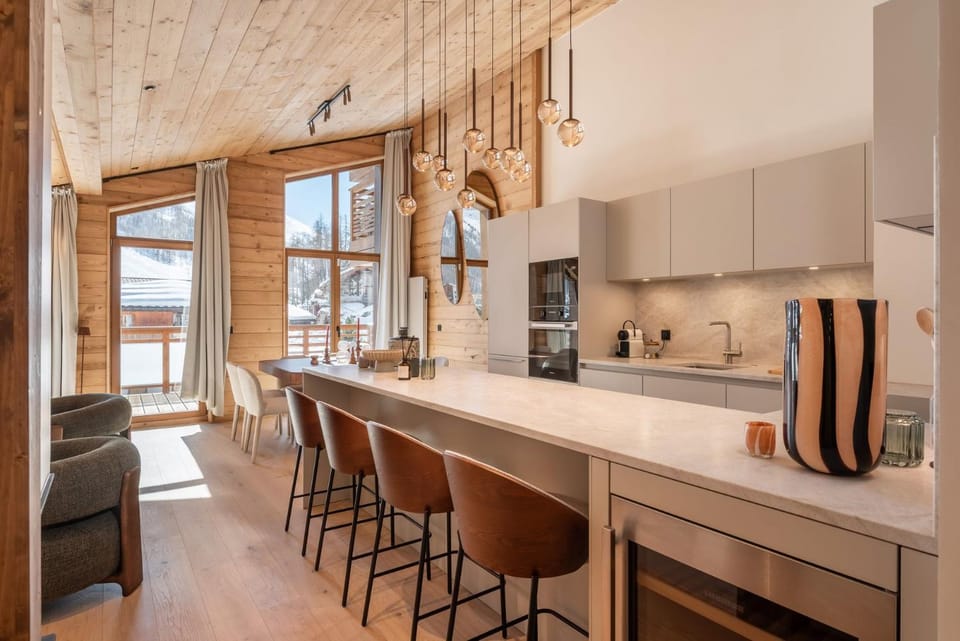 Dining area, kitchen