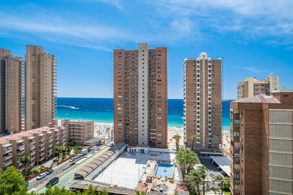 Day, Neighbourhood, Natural landscape, Beach, City view, Sea view, Street view, Location