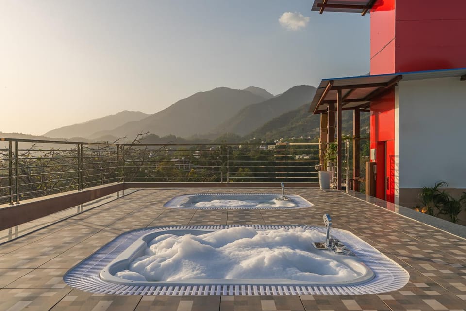 Hot Tub, Balcony/Terrace, Mountain view
