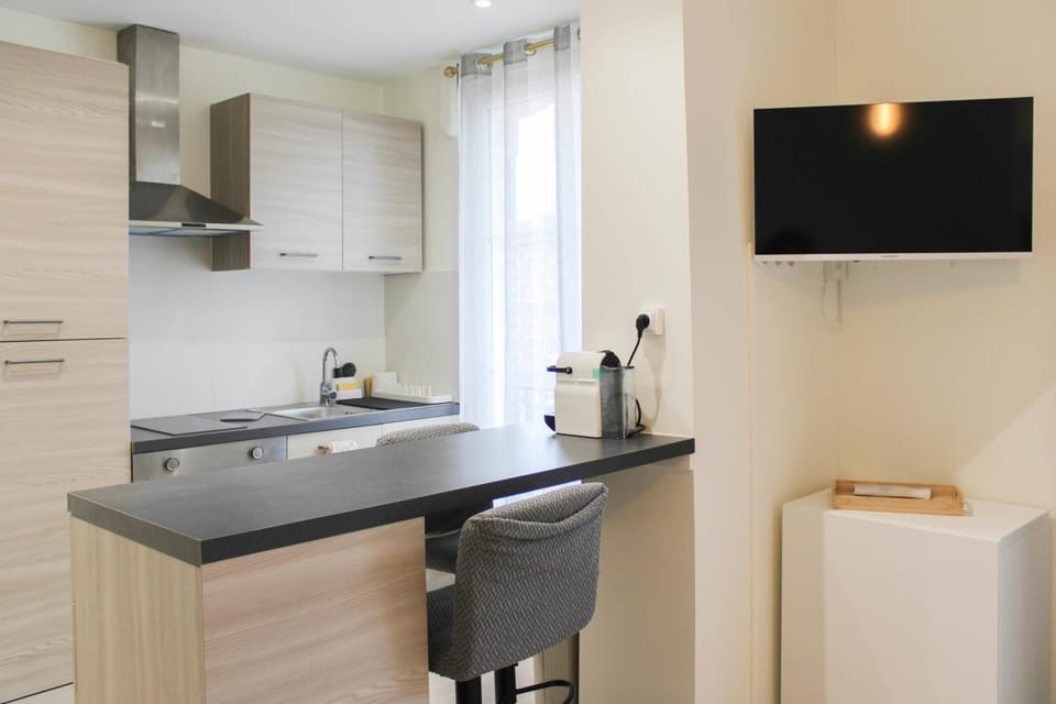 Bright studio apartment on the outskirts of Paris Apartment in Clichy