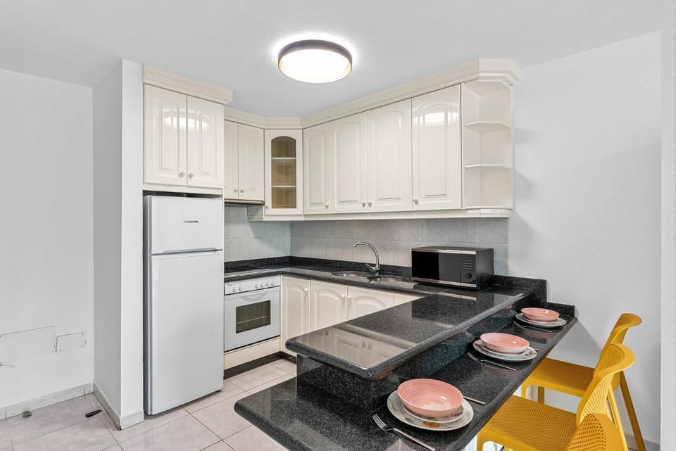 microwave, oven, kitchen