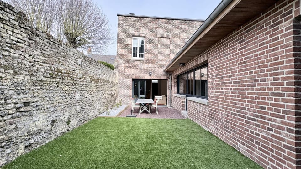 Patio, Garden view