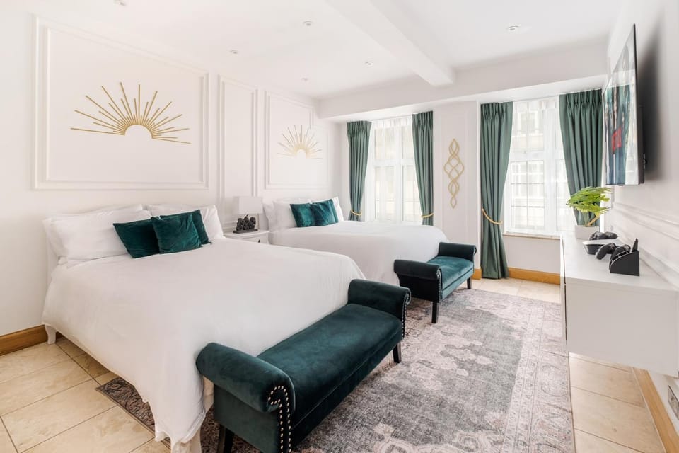 Bed, TV and multimedia, Bedroom