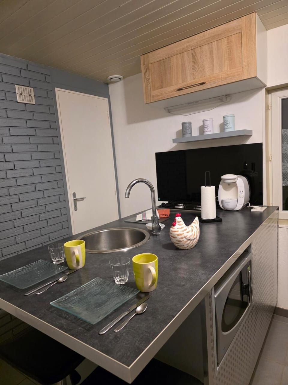 Kitchen or kitchenette