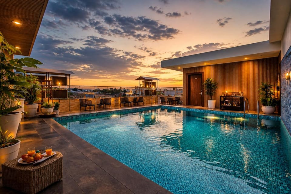 Property building, Day, Natural landscape, View (from property/room), Balcony/Terrace, Food and drinks, Food, Pool view, Swimming pool, Sunrise, Sunset, sunbed
