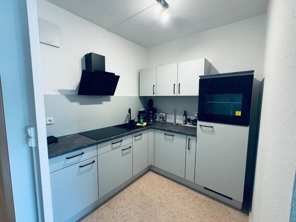 Charmante 2 Raumwohnung mit Balkon, Küche & Waschmaschine Apartment in Chemnitz