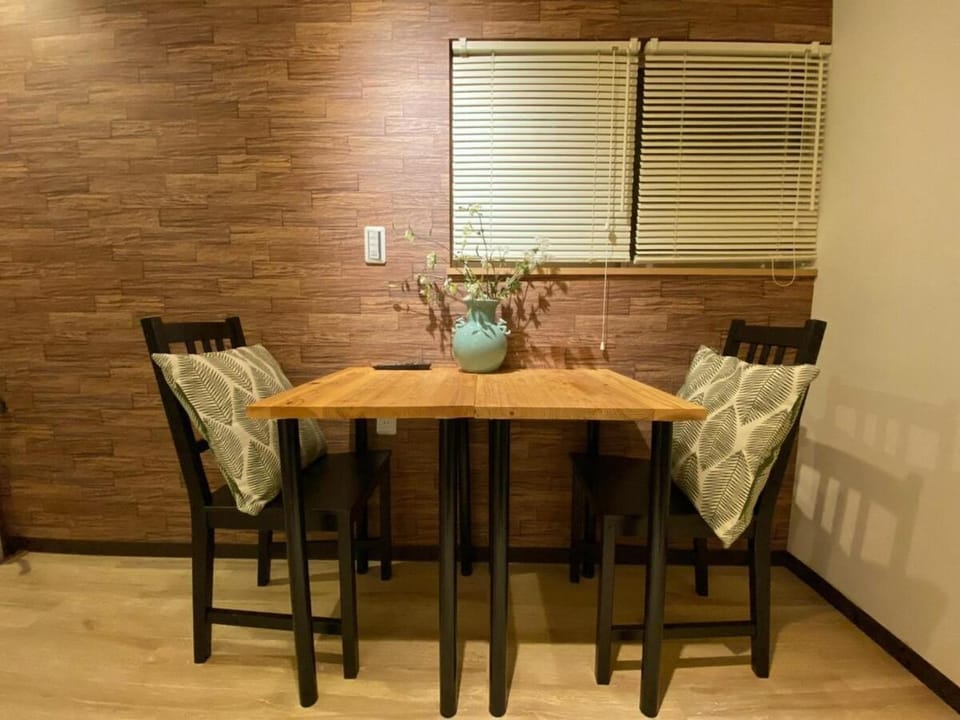 Take 2BR Private House - 5 min to Namba, 40 min Direct to KIX, Max 6 Guests Apartment in Osaka