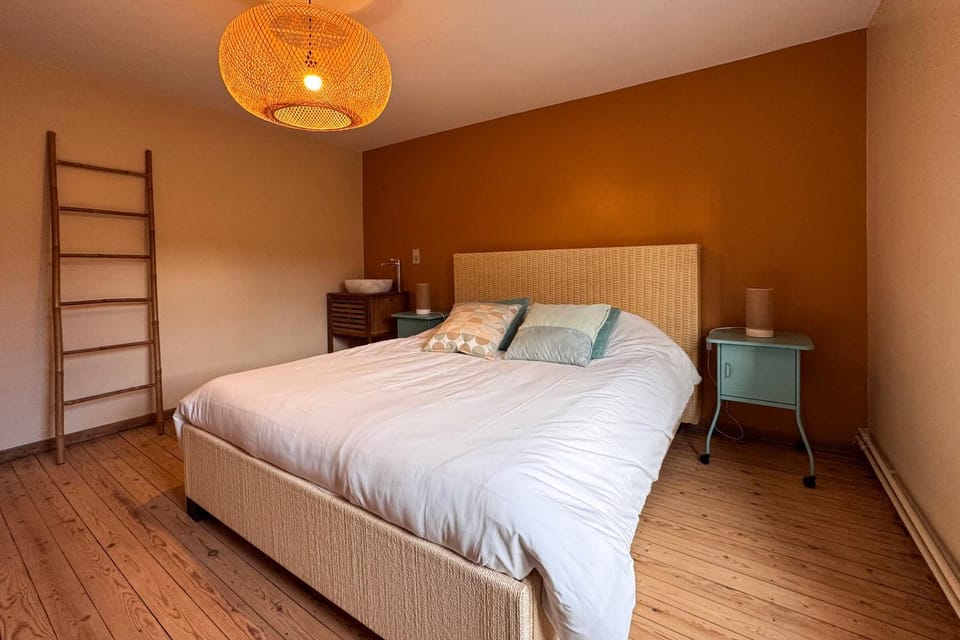 Bed, Bedroom