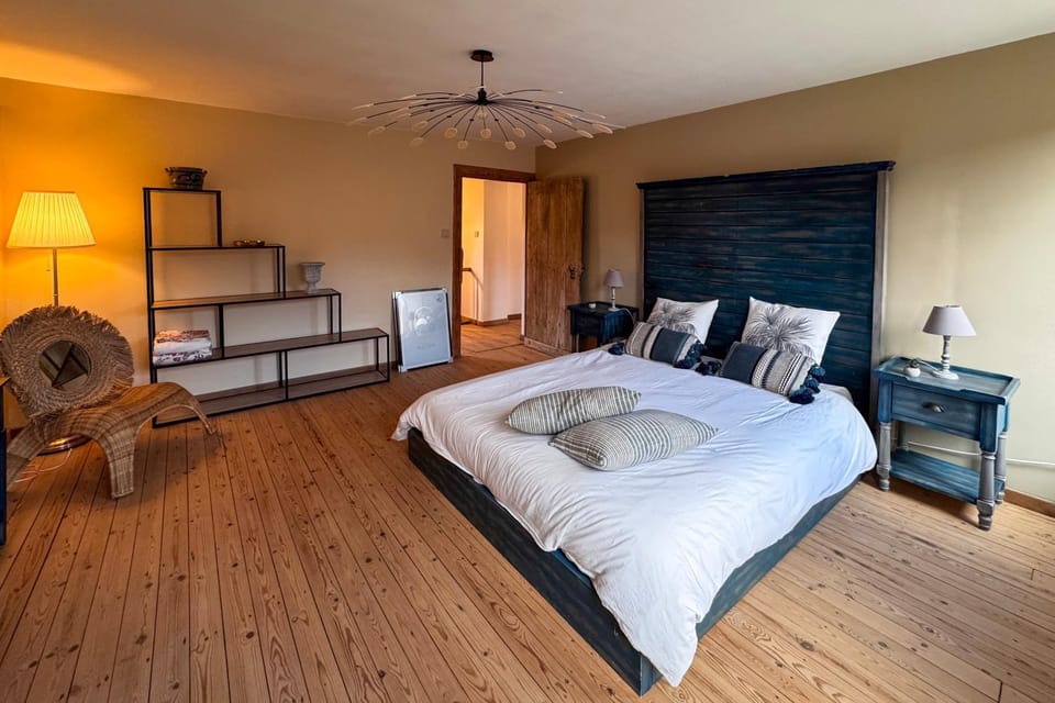 Bed, Bedroom