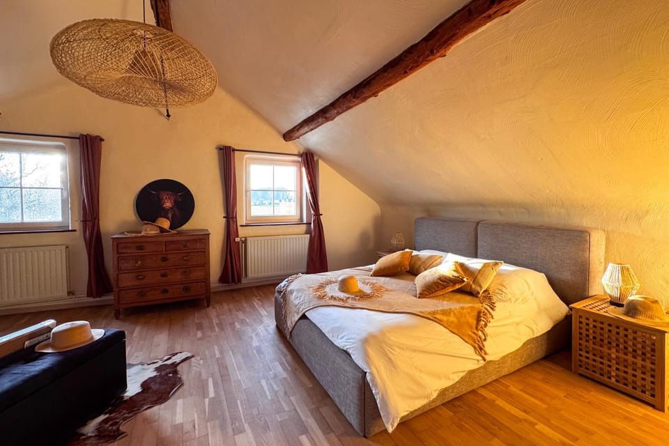 Bed, Bedroom