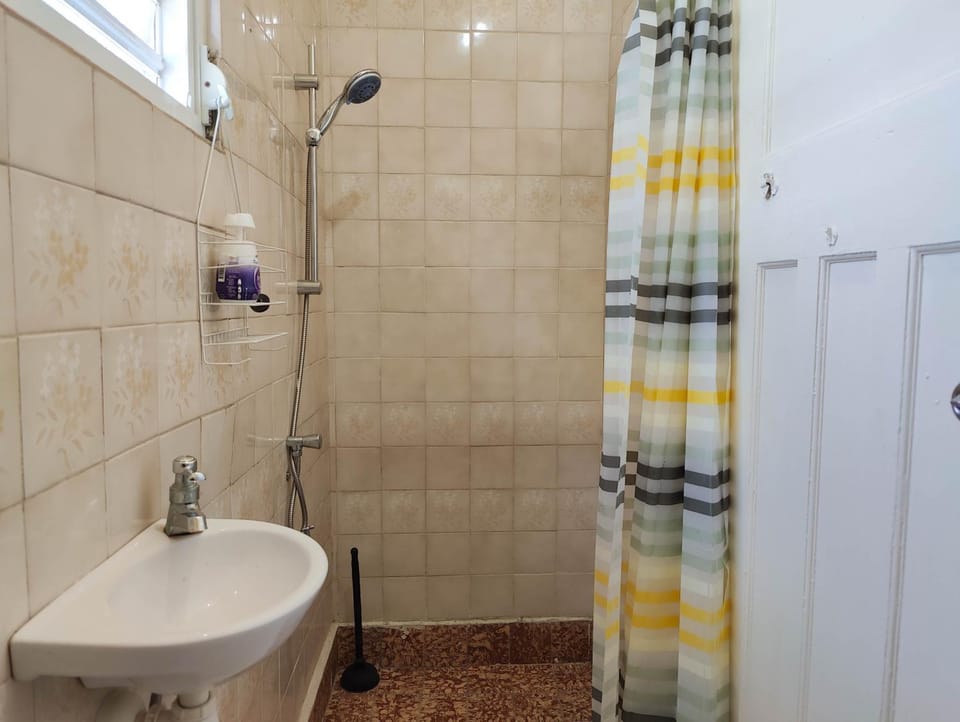 Shower, Bathroom, towels
