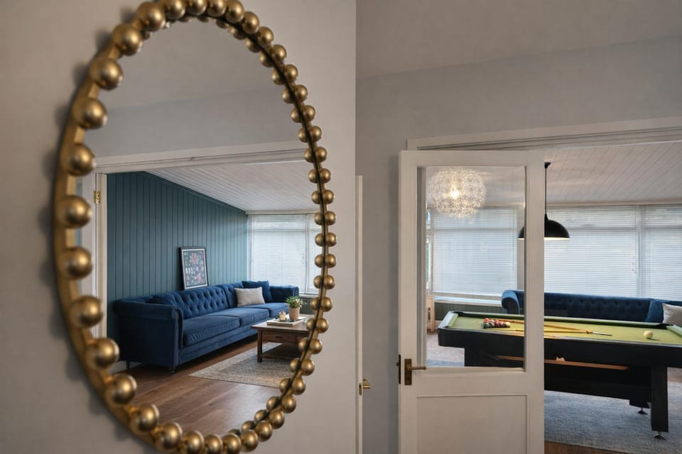 Billiard, Game Room, Photo of the whole room, Seating area
