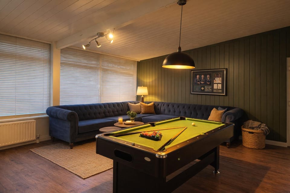 Communal lounge/ TV room, Billiard, Game Room, Seating area