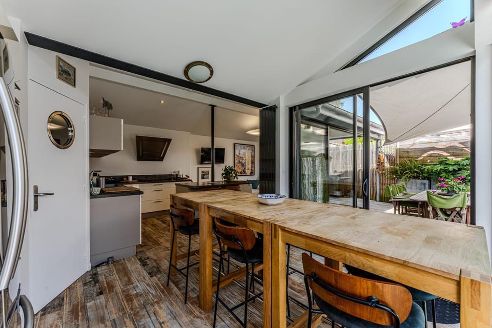 Property building, Kitchen or kitchenette, Living room