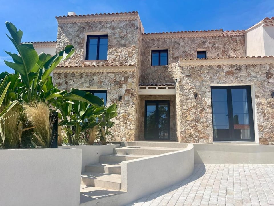 Villa Noosa, plein sud, familiale avec sa piscine privé House in Sanary-sur-Mer