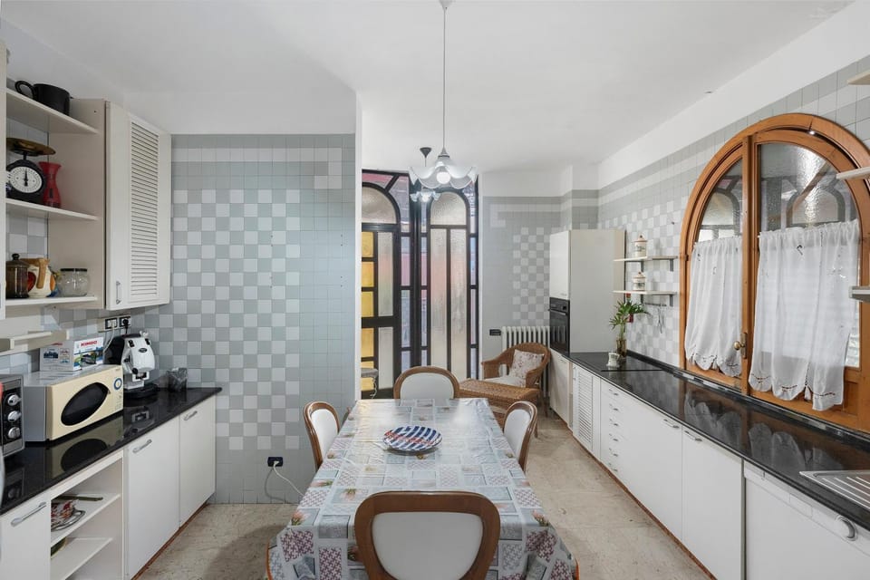 Property building, Kitchen or kitchenette, Living room
