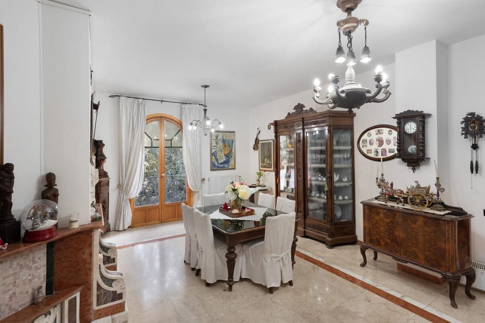 Property building, Living room