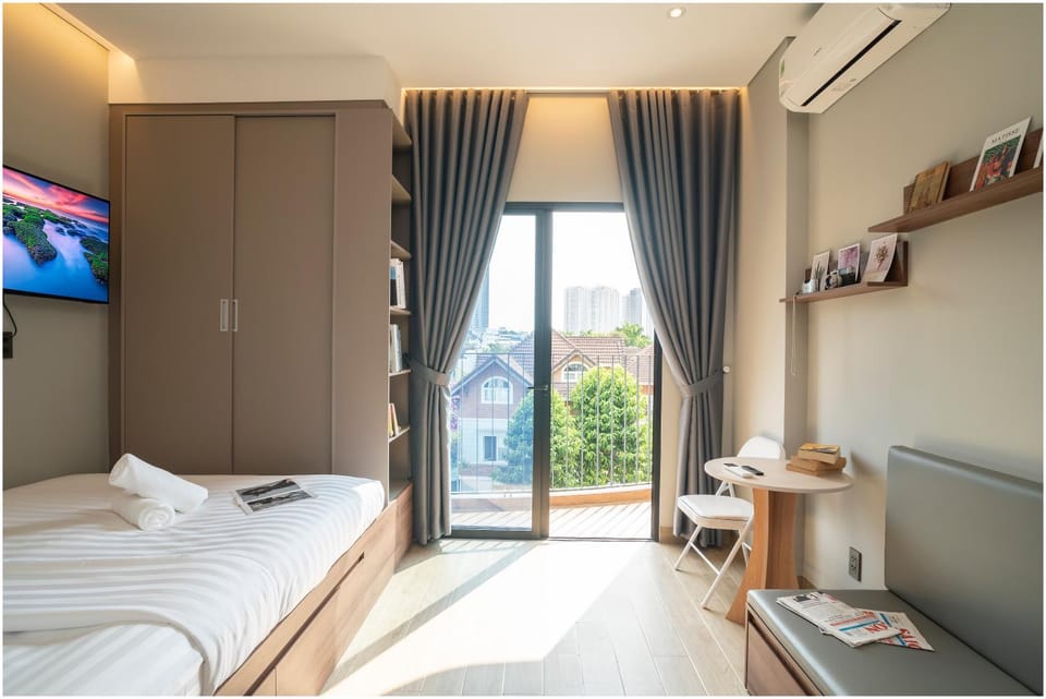 Bed, TV and multimedia, Photo of the whole room, Bedroom, hair dresser, wardrobe, air conditioner