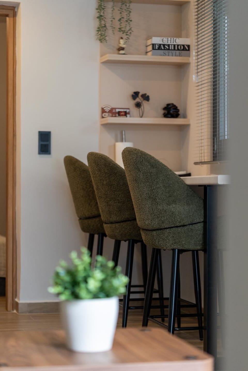 Restaurant/places to eat, Seating area, Breakfast, kitchen, kitchen